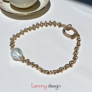 Pearl and bead bracelet